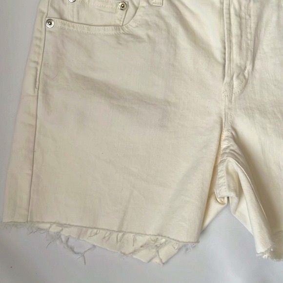 Gap Denim Women’s Shorts Cream 5” Shorts NWT - Picture 8 of 8